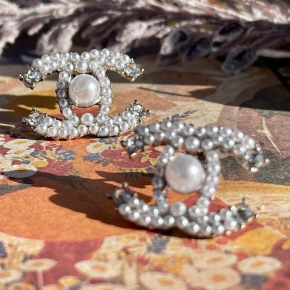 Jewelry - Faux Pearl and Rhinestone stud earrings in Silvertone